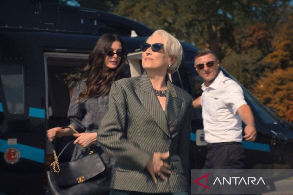 Hathaway-Wintour lontarkan candaan "The Devil Wears Prada" dalam Oscar