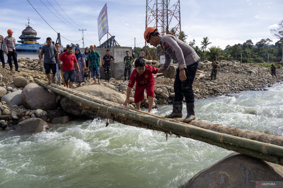 Polri segera rampungkan dua jembatan bailey di lokasi bencana Agam