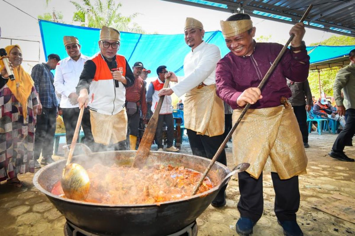 Presiden PKS semarakkan meugang bersama penyintas banjir di Aceh Tamiang
