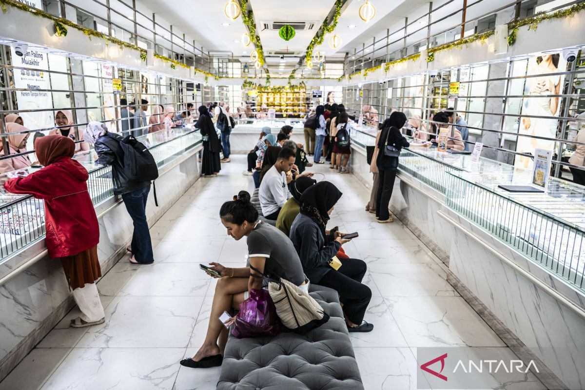 Harga emas UBS dan Galeri24 di Pegadaian pada Minggu kompak turun