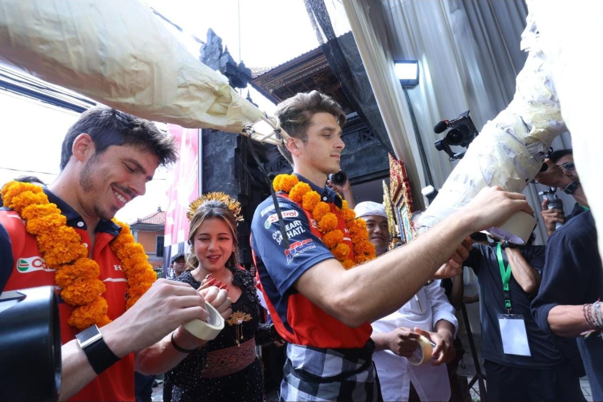 Joan Mir dan Marini terkesan dengan tradisi Bali