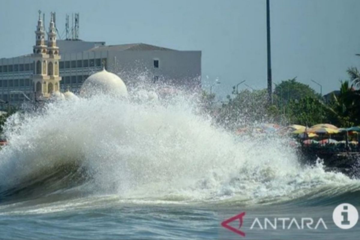 Waspada gelombang tinggi saat Gerhana Matahari Cincin 17 Februari