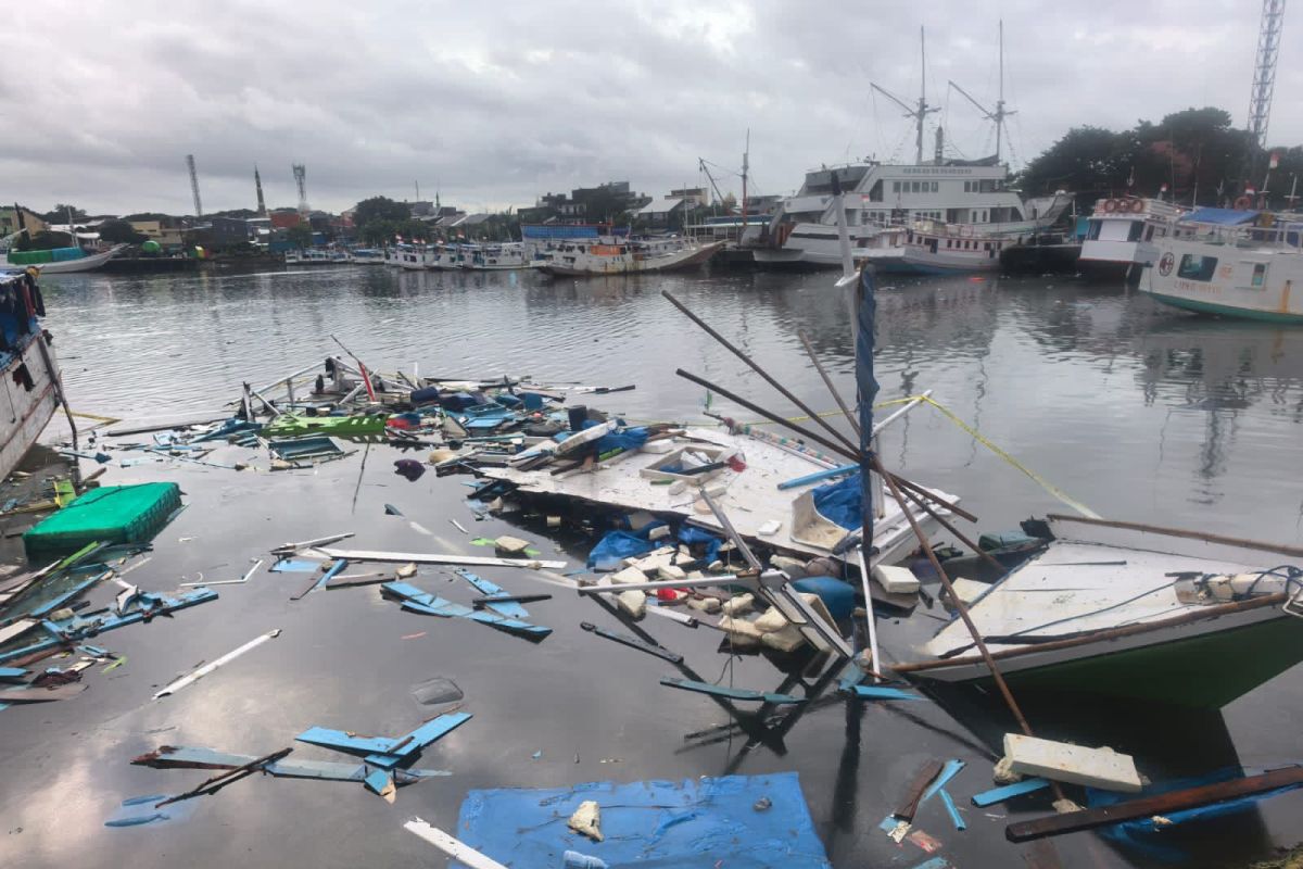 Polisi periksa empat saksi kapal meledak di Paotere