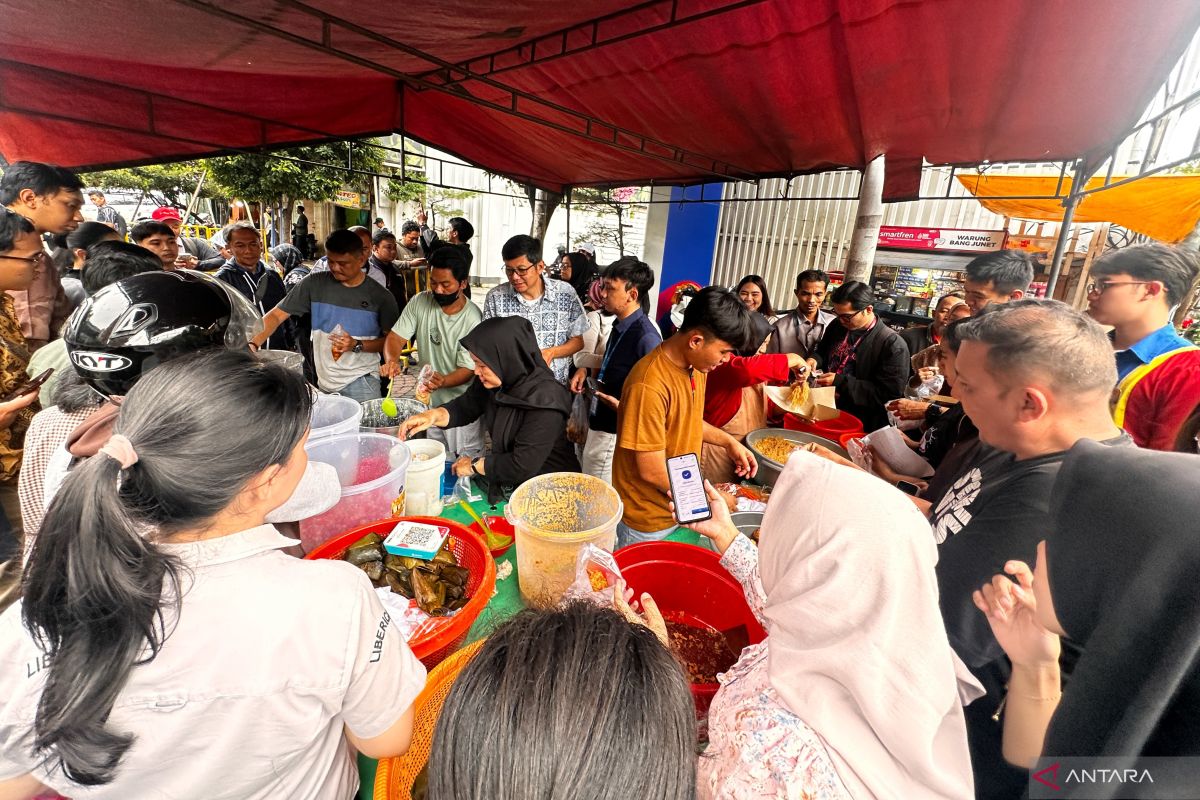 Hari pertama puasa, war takjil sudah dimulai di Jl. Sabang