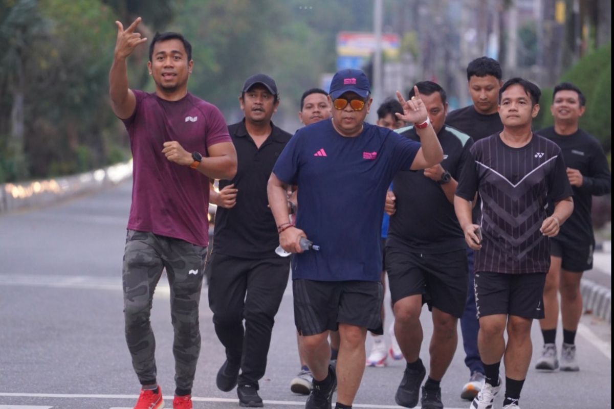 Hasto Kristiyanto pantau tata kota Samarinda sambil jogging