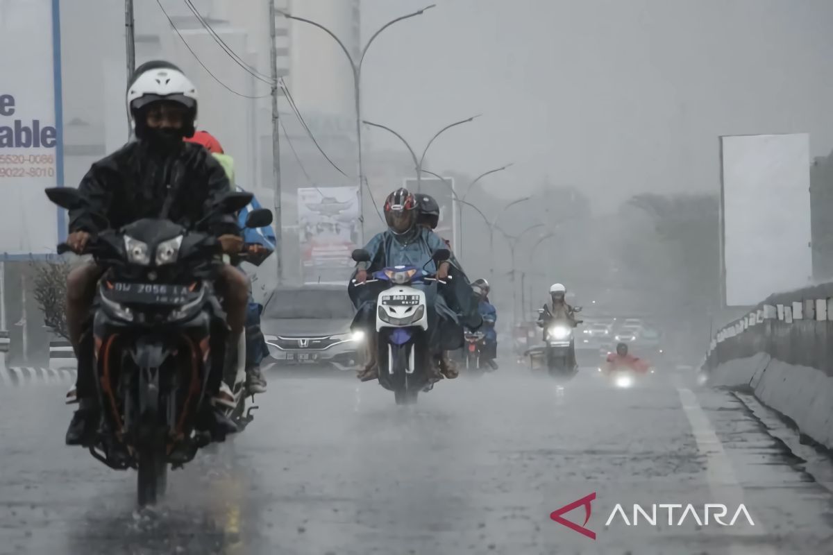 Sabtu, BMKG: Mayoritas wilayah RI berpotensi hujan ringan hingga lebat