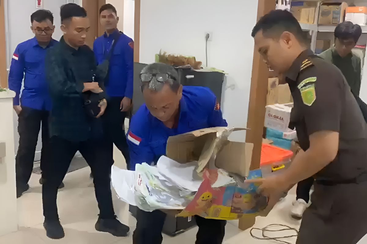 Komisi III DPR minta Kejagung usut tuntas kasus ekspor CPO