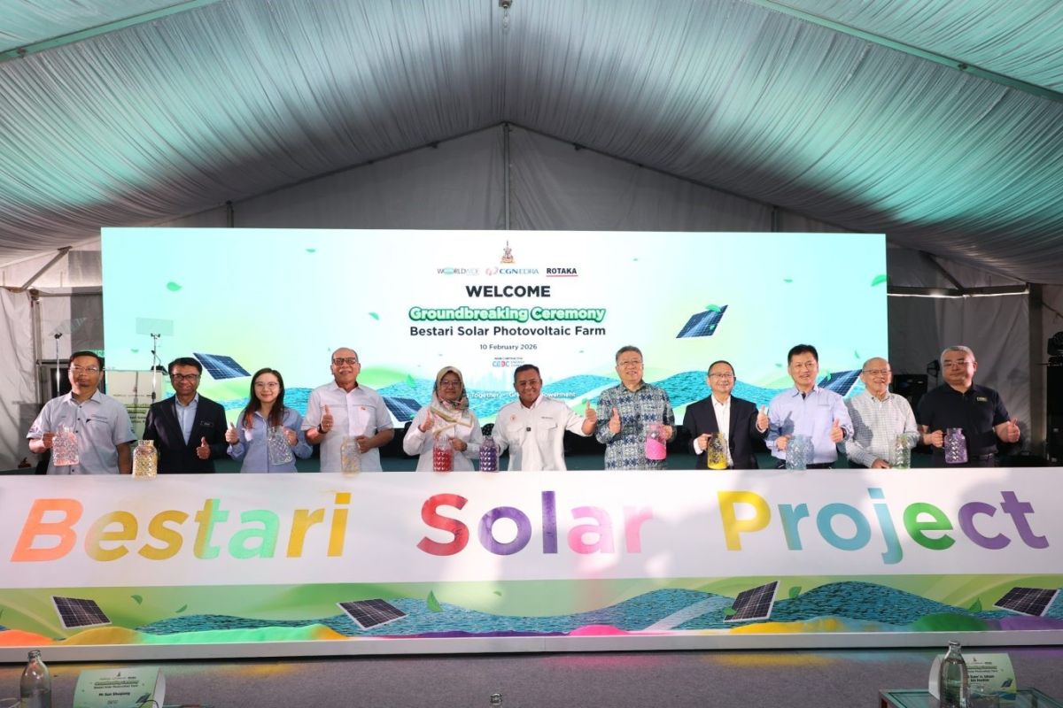 Perusahaan China Mulai Bangun Proyek PLTS Terapung Besar di Malaysia