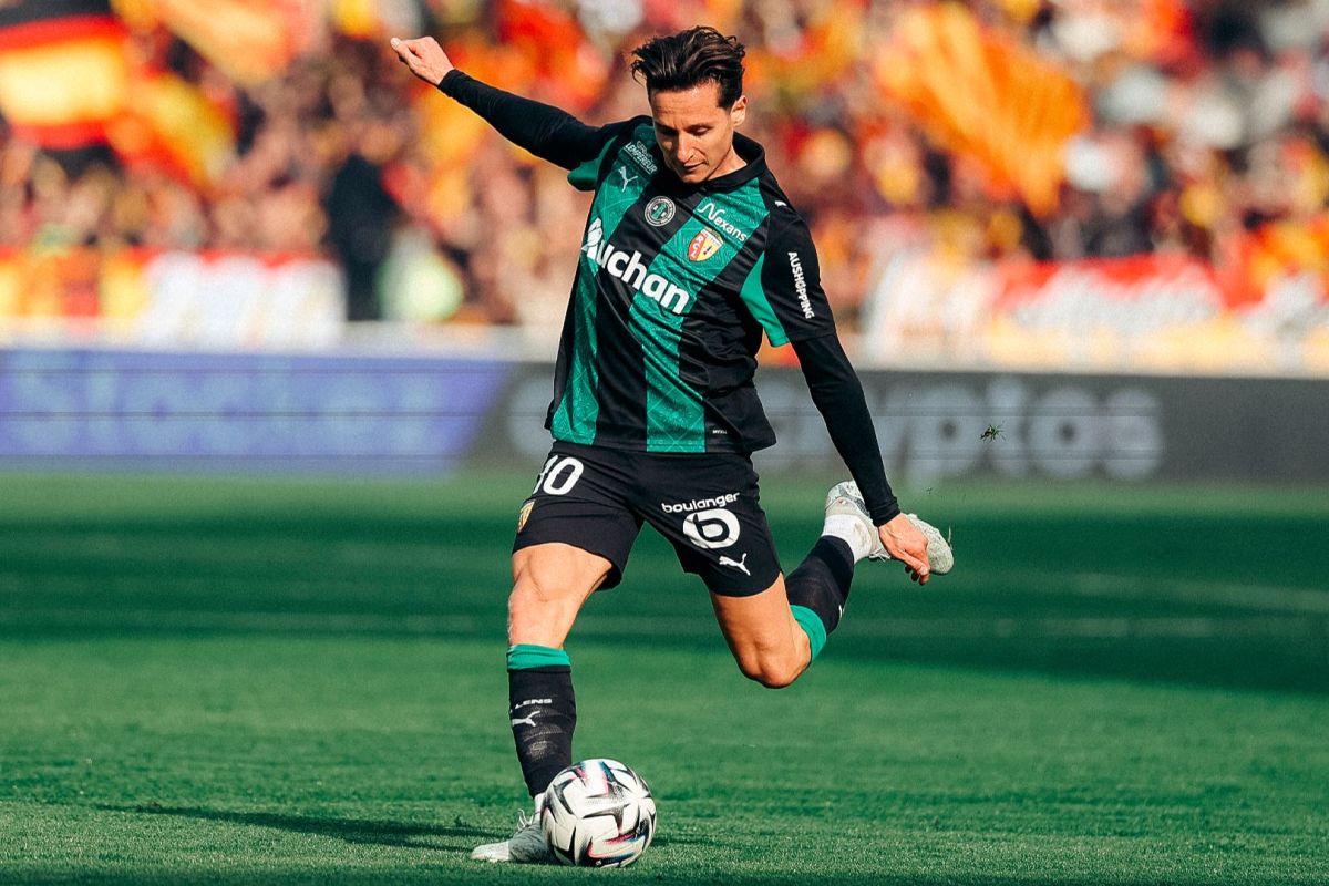 Lens dekati PSG setelah cukur Metz 3-0