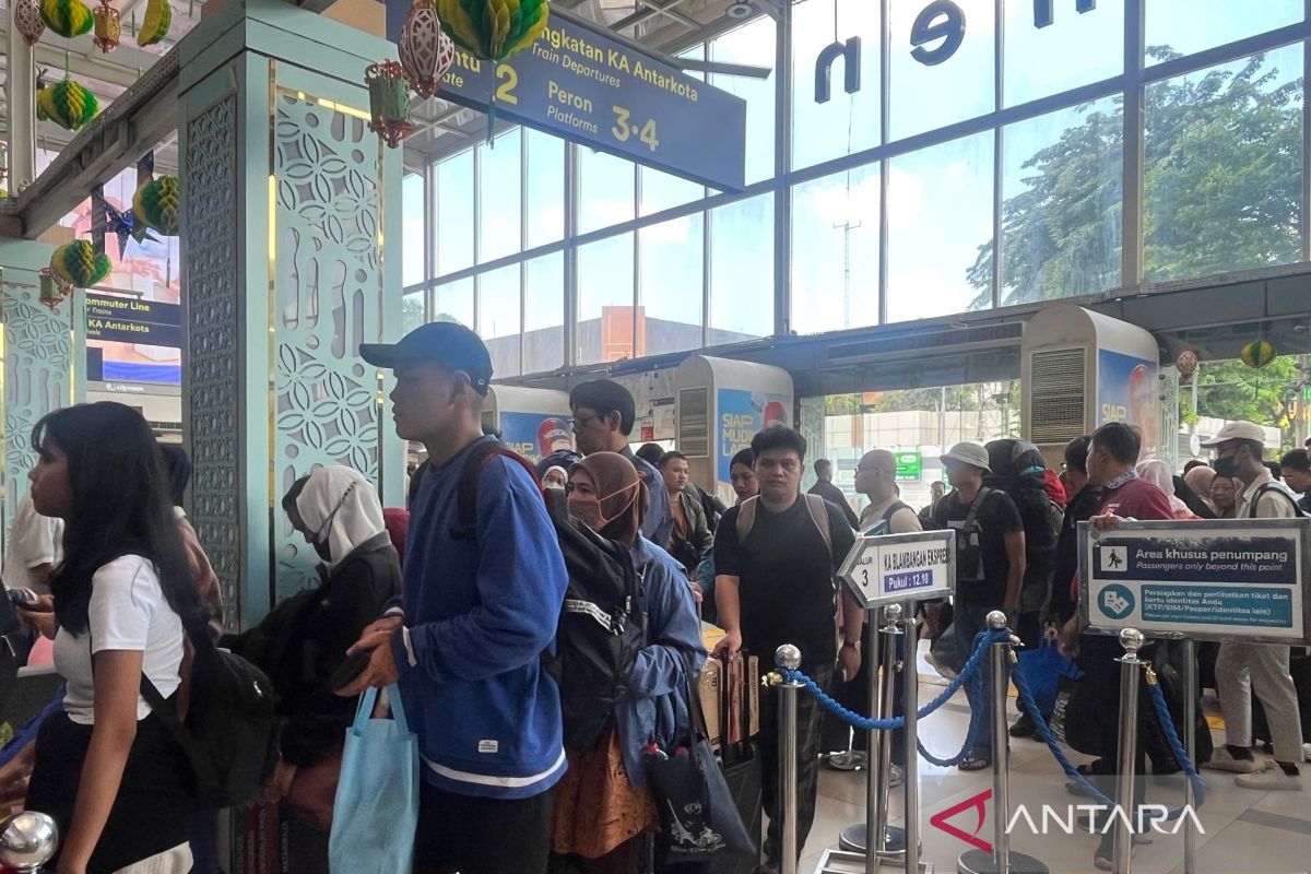 KAI Daop 1 targetkan penumpang kereta Lebaran tahun ini naik 8 persen
