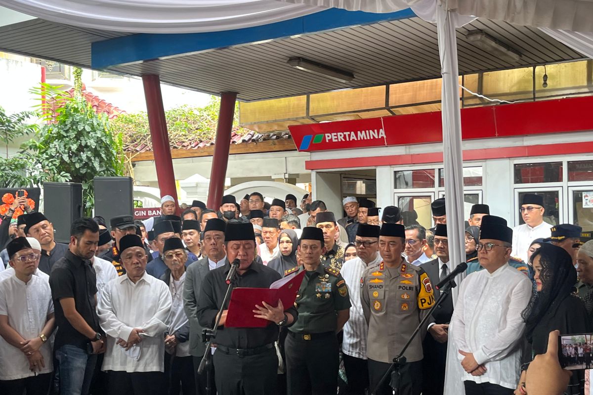 Jenazah Alex Noerdin dilepas dengan upacara kedinasan Pemprov Sumsel