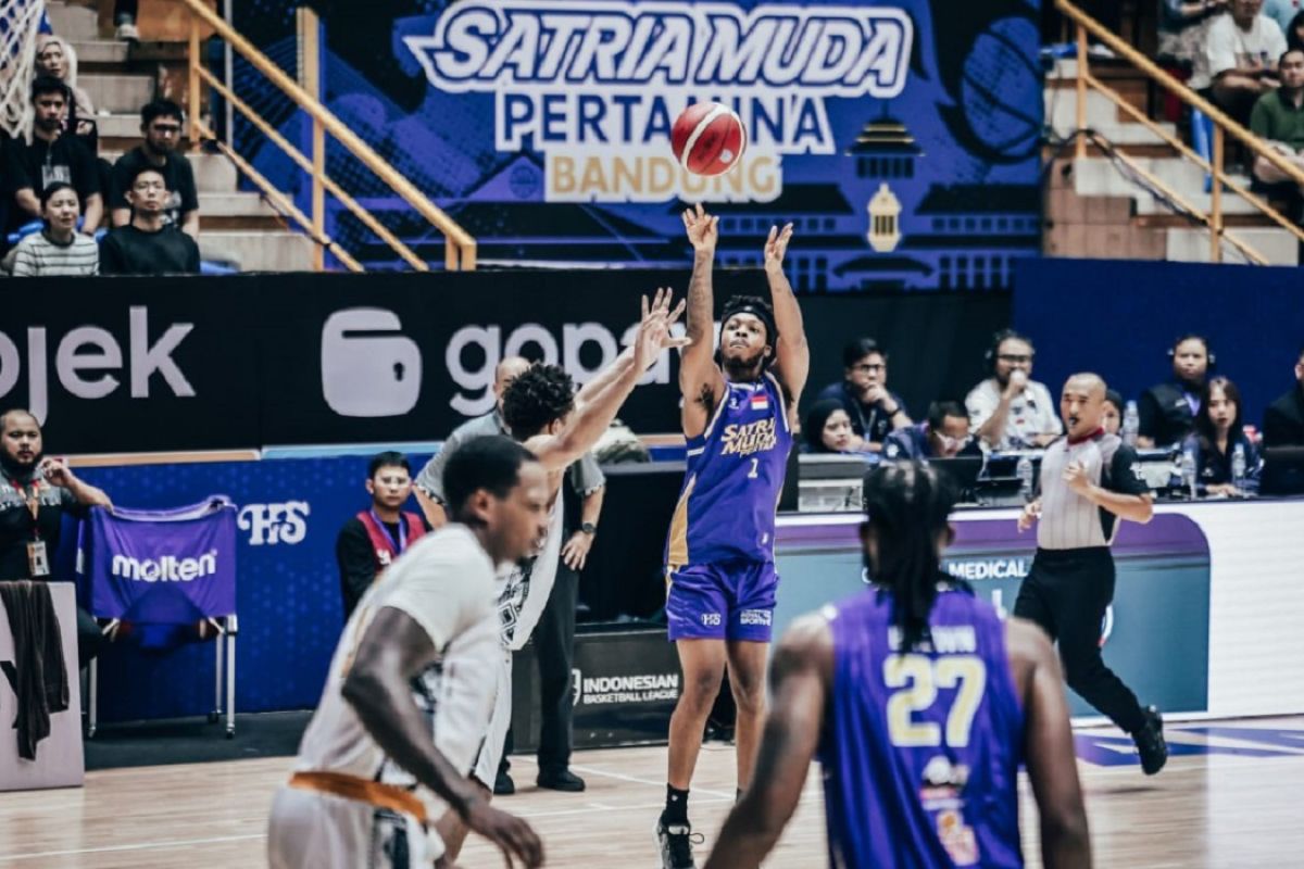 Satria Muda tekuk Kesatria 96-64 di IBL 2026
