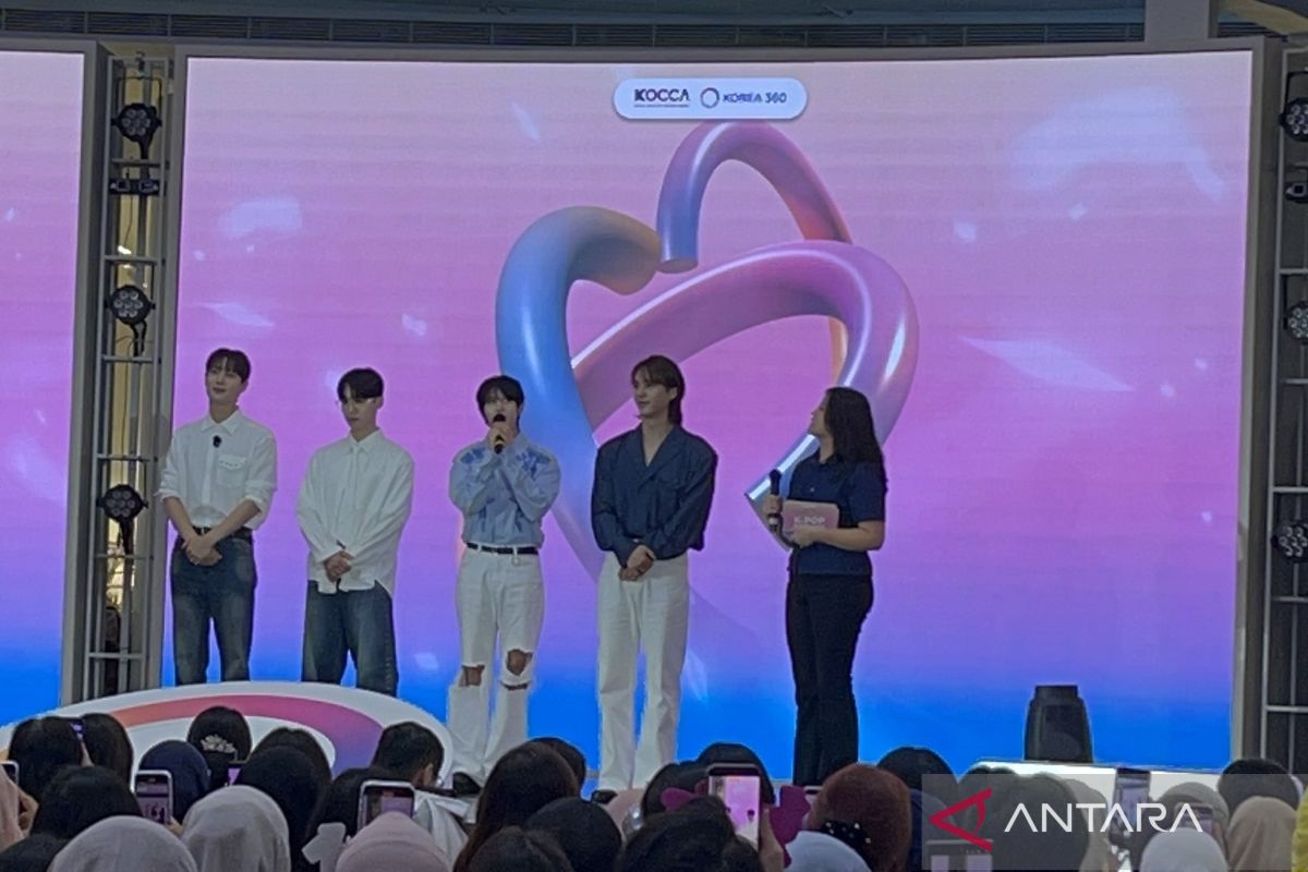 HIGHLIGHT makan nasi Padang saat datang ke Indonesia