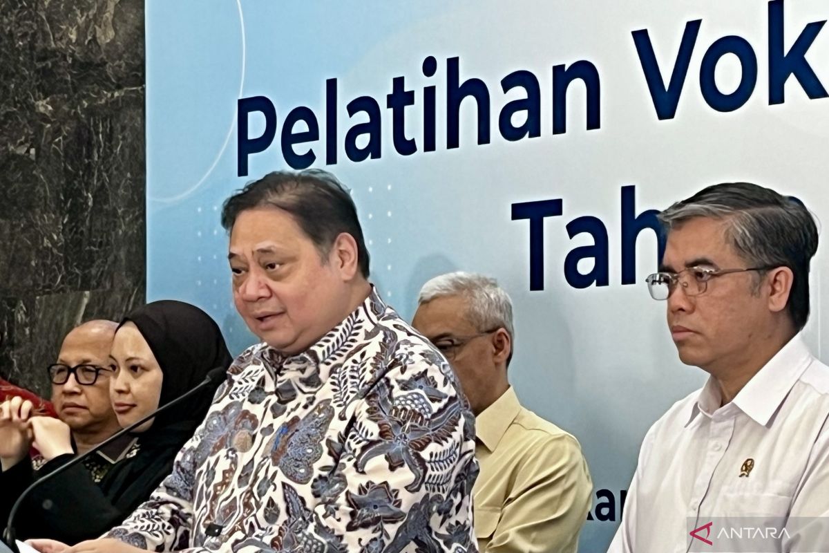 Airlangga sebut pentingnya reskilling, upskilling angkatan kerja muda