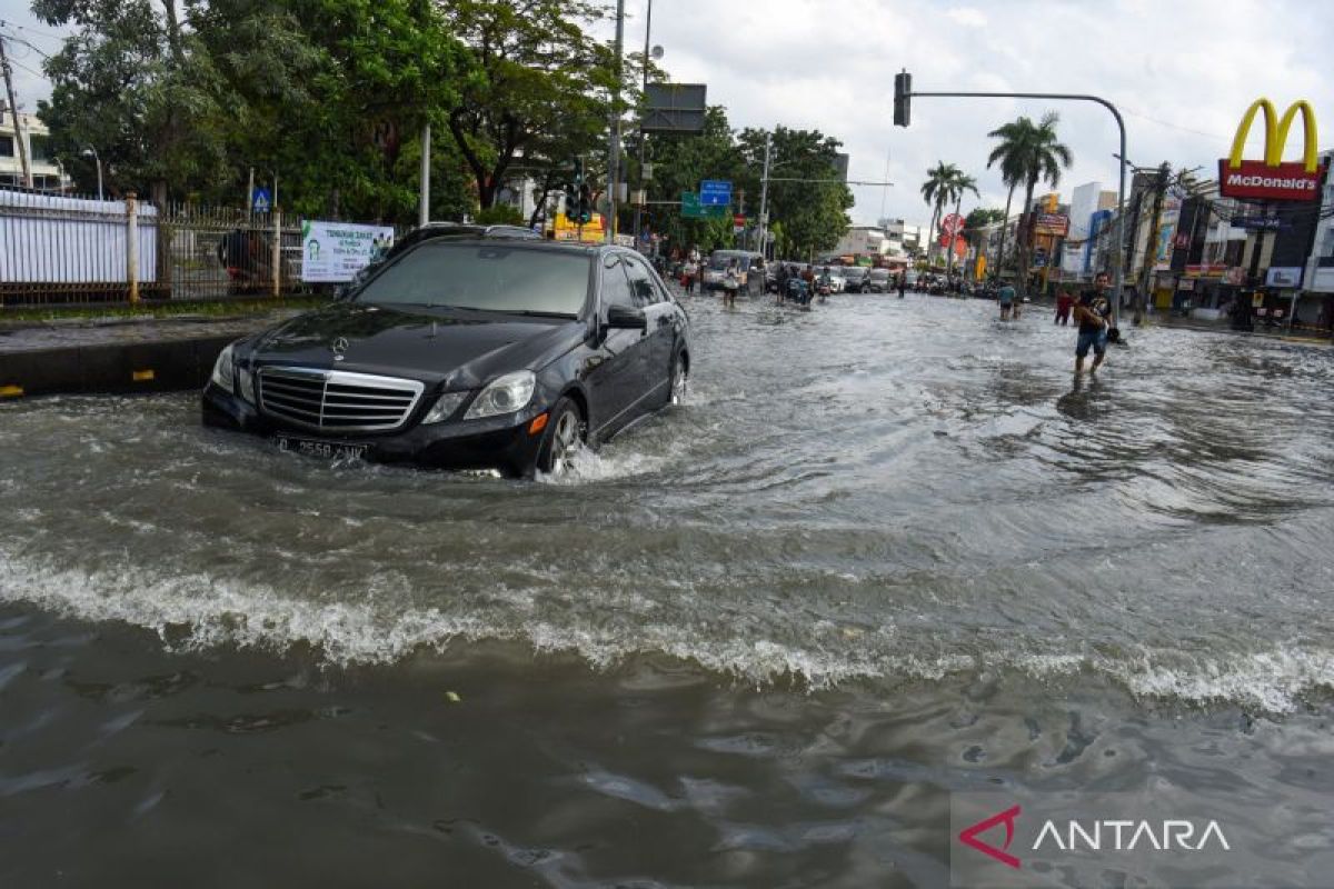 Siapkan payung, Jakarta diprakirakan hujan pada Selasa siang dan sore