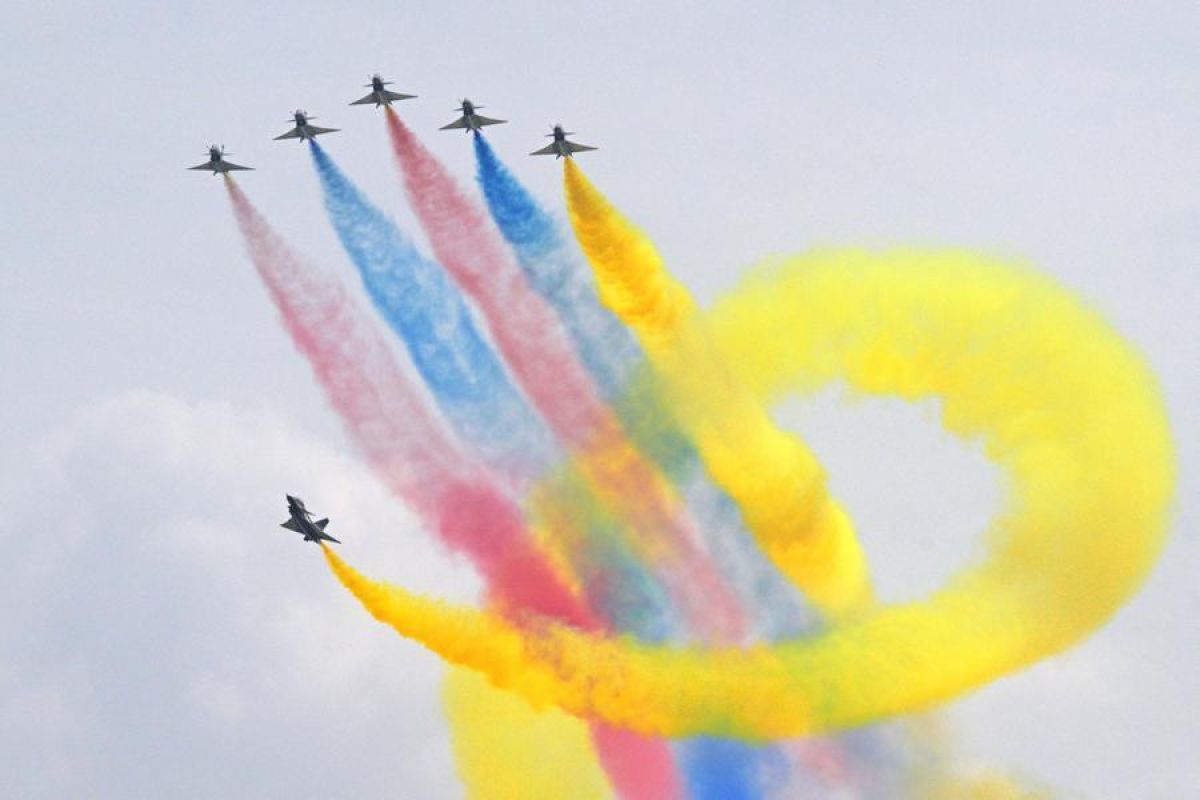 Menengok penampilan Tim Aerobatik China di Singapore Airshow