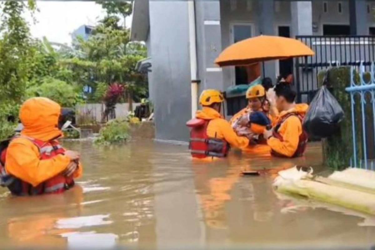 Pengungsi banjir di dua kecamatan Makasar menjadi 878 jiwa