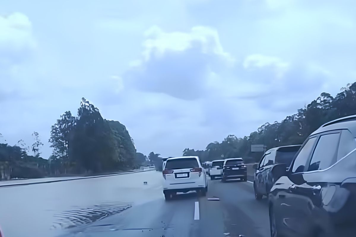 Banjir di Tol Tangerang sempat ganggu arus kendaraan arah Jakarta