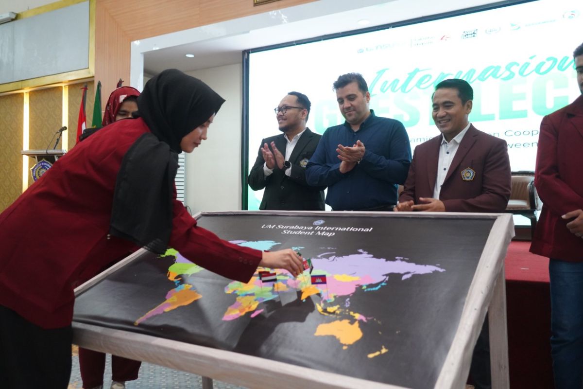 Umsura gaungkan perdamaian lewat penancapan bendera global