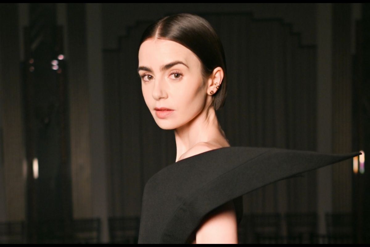 Lily Collins perankan Audrey Hepburn untuk film Breakfast at Tiffany's
