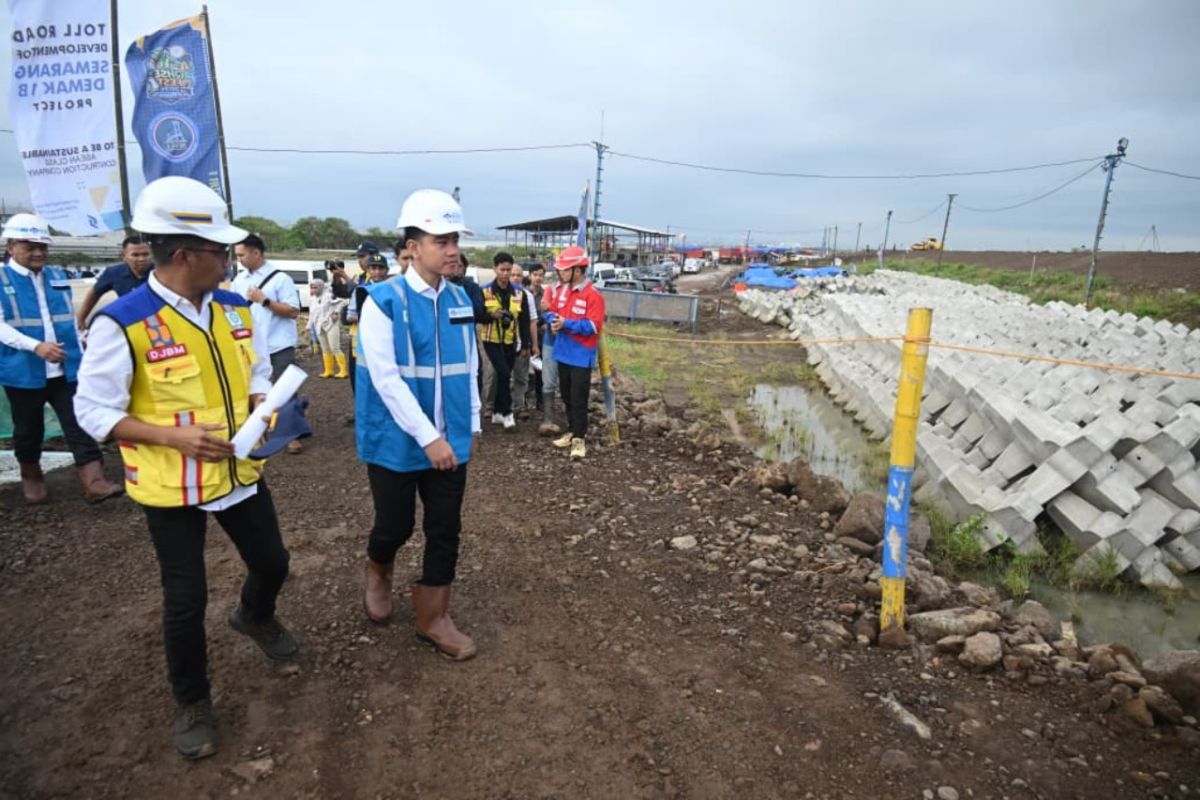 Gibran tinjau pembangunan tol Semarang-Demak Seksi I