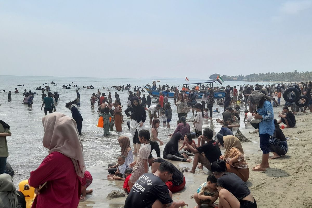 Wamenpar minta pemda awasi tarif di Pantai Anyer, cegah "getok harga"