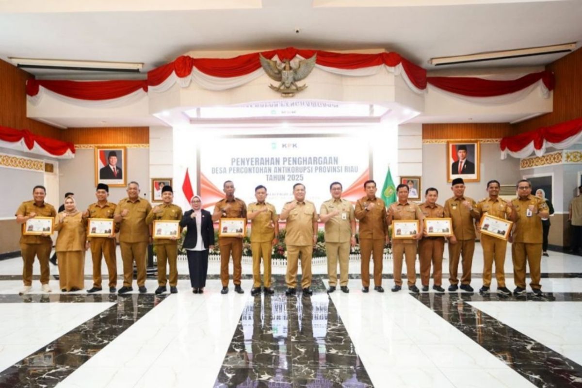 Pemprov Riau hadiahkan umroh tujuh kades percontohan antikorupsi