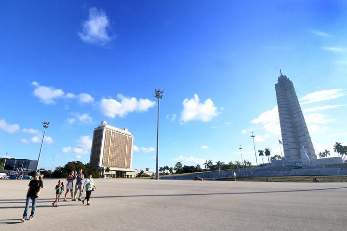 Dua kapal AL Meksiko kirim bantuan kemanusiaan ke Kuba