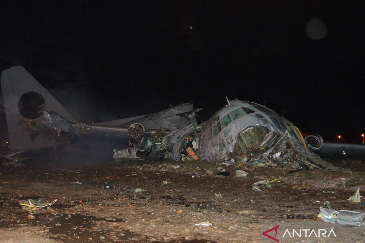 Pesawat militer Bolivia tergelincir hantam jalan raya, 15 tewas