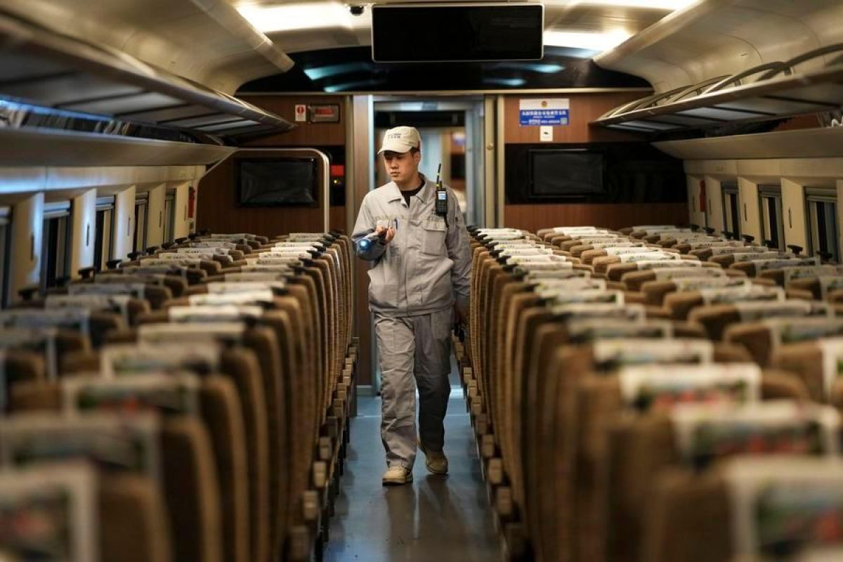 China prediksi 285 juta perjalanan antardaerah di hari pertama libur Imlek