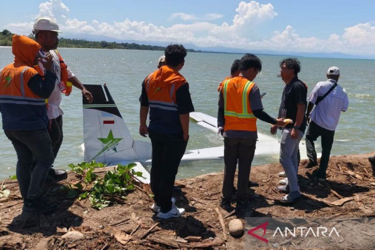 Pesawat Smart Air jatuh di pantai Nabire, 13 penumpang selamat