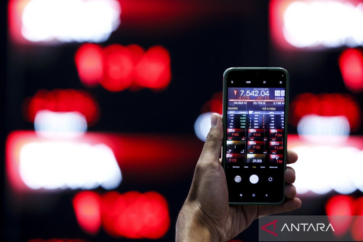 IHSG Senin dibuka melemah 211,38 poin ke 7.374,31