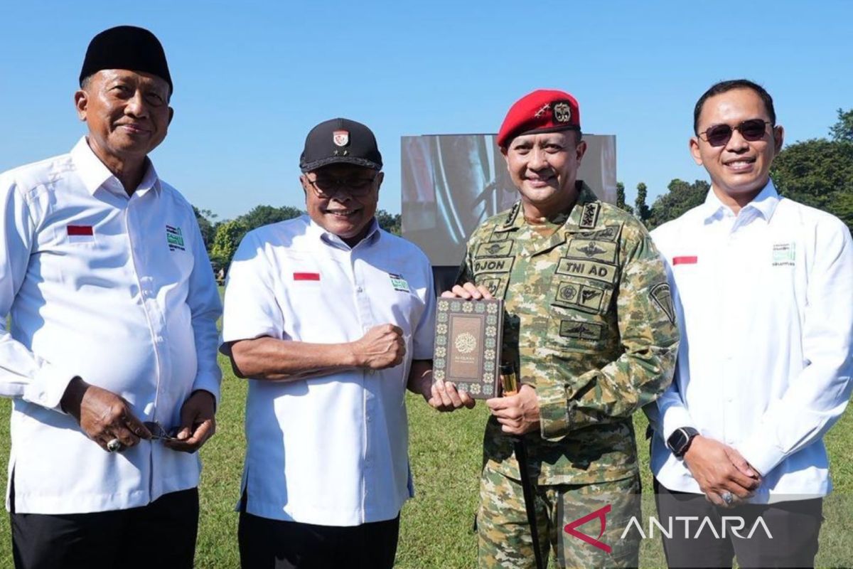 Sinar Mas wakafkan Al Quran pada Kopassus dan Kementerian Luar Negeri