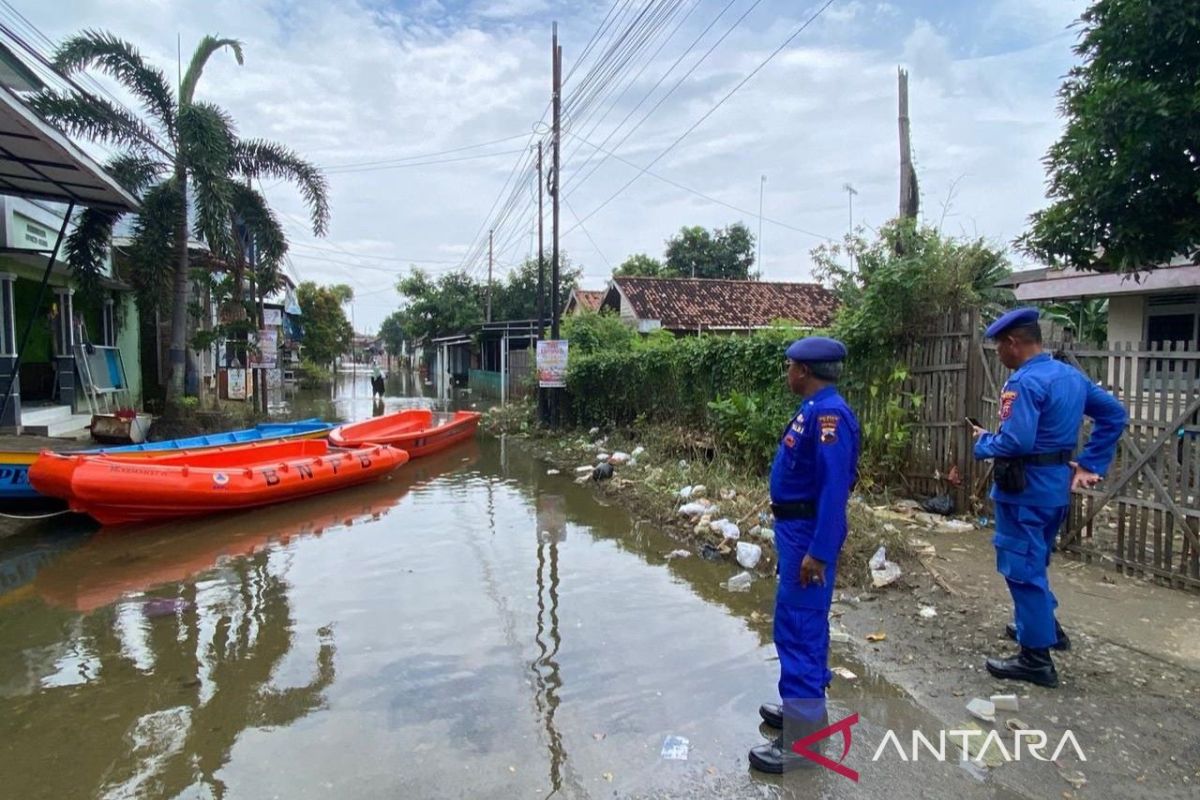 Satpolairud Polresta Pati patroli wilayah terdampak banjir di Juwana