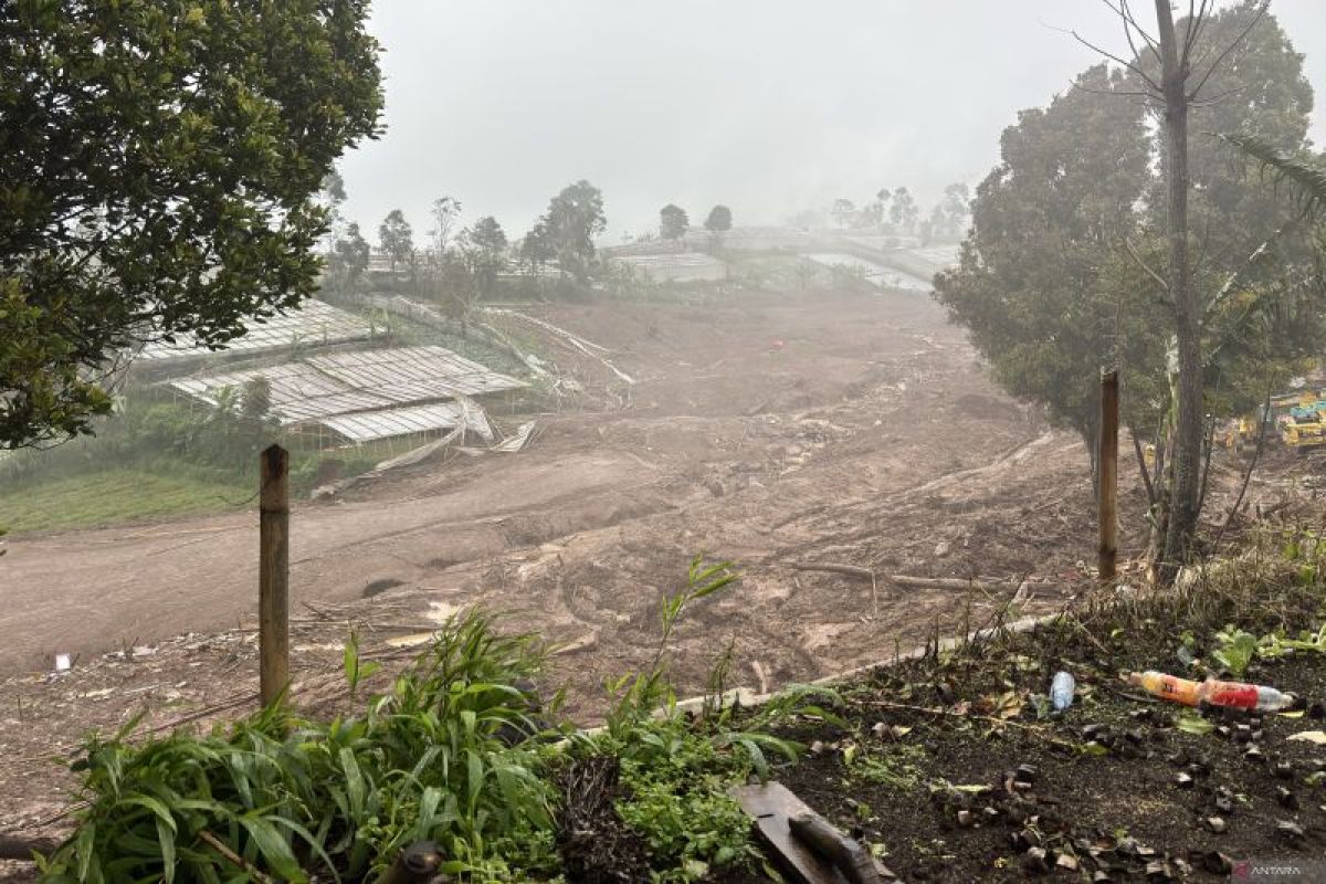 Tim SAR hentikan sementara pencarian korban longsor Cisarua
