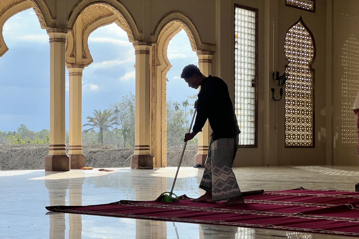 Santri ponpes terdampak banjir siapkan masjid jelang tarawih perdana