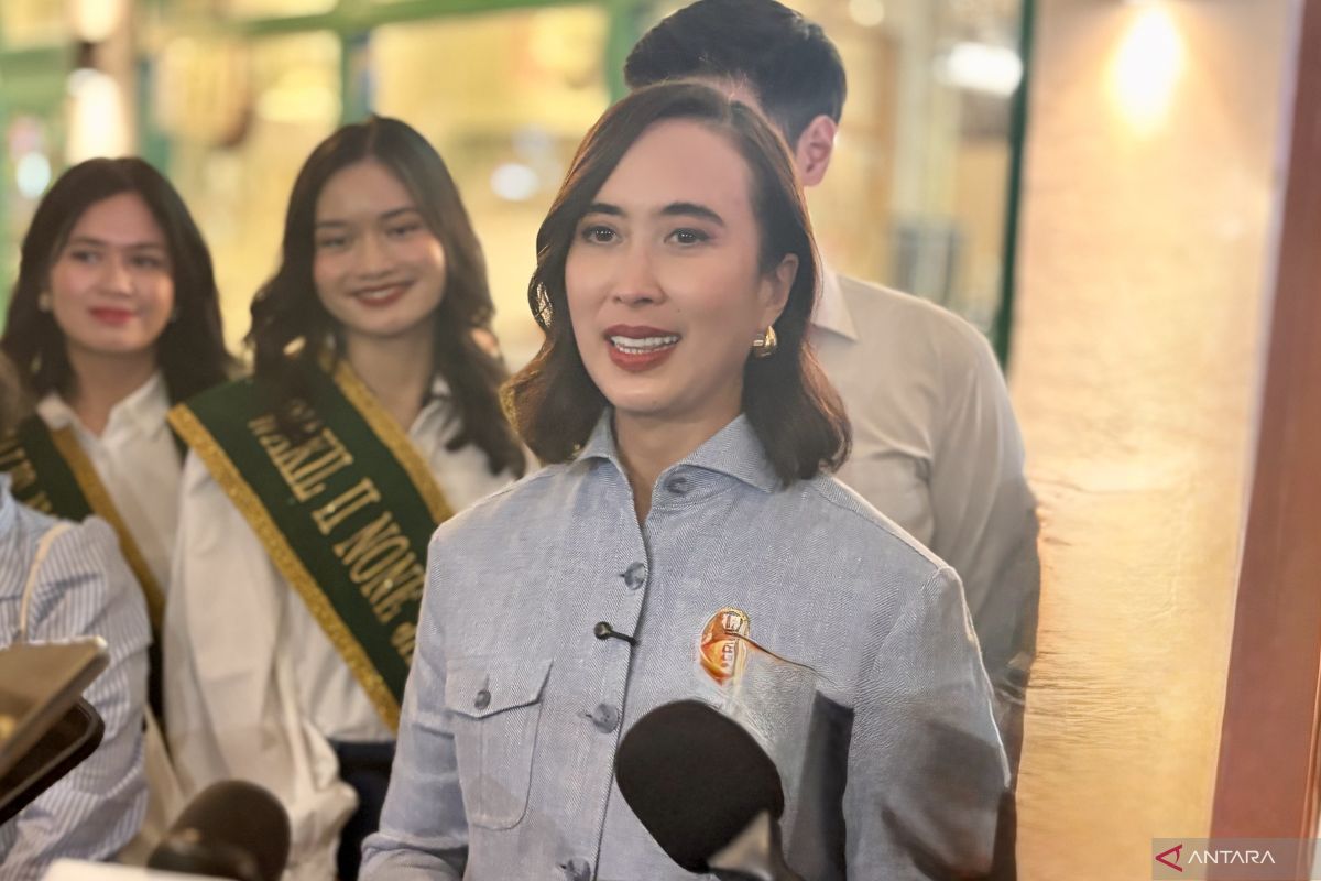 Menpar imbau warga tak buang sampah di destinasi wisata