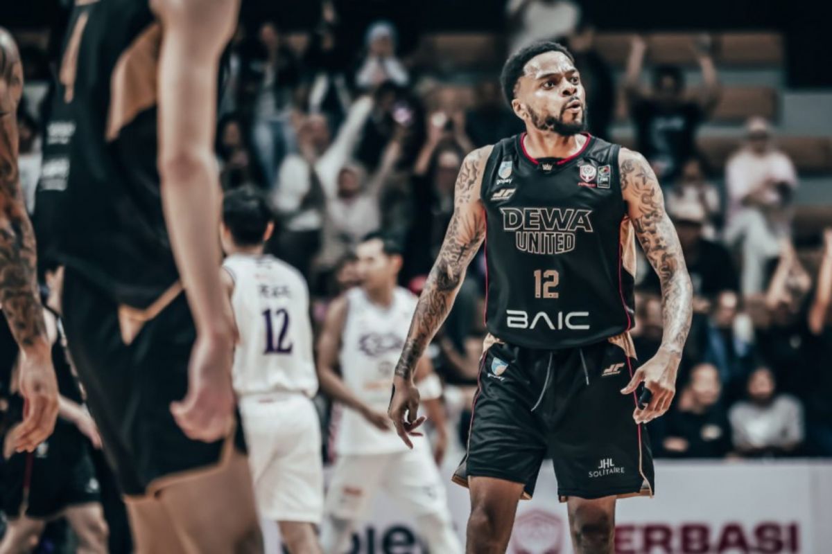 Cooper versus Francis warnai laga antara Dewa United kontra Rajawali