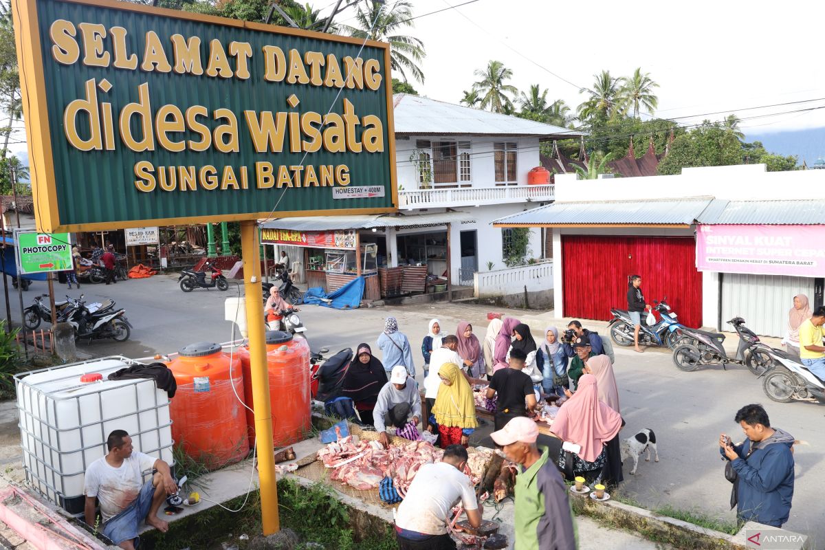 Warga terdampak bencana Agam mulai belanja daging sambut Ramadhan
