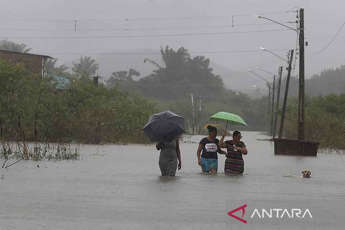 22 tewas, puluhan lainnya hilang akibat hujan lebat di tenggara Brasil
