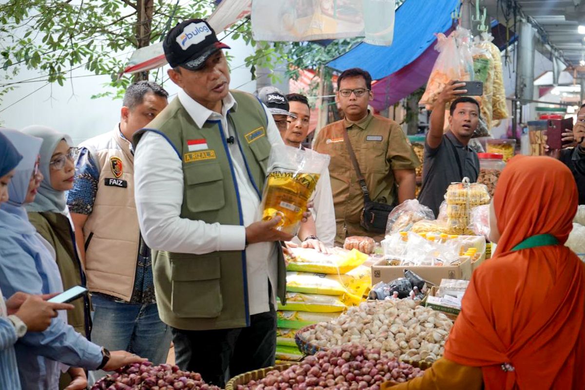 Bulog pastikan stok beras-minyak goreng aman hingga akhir tahun