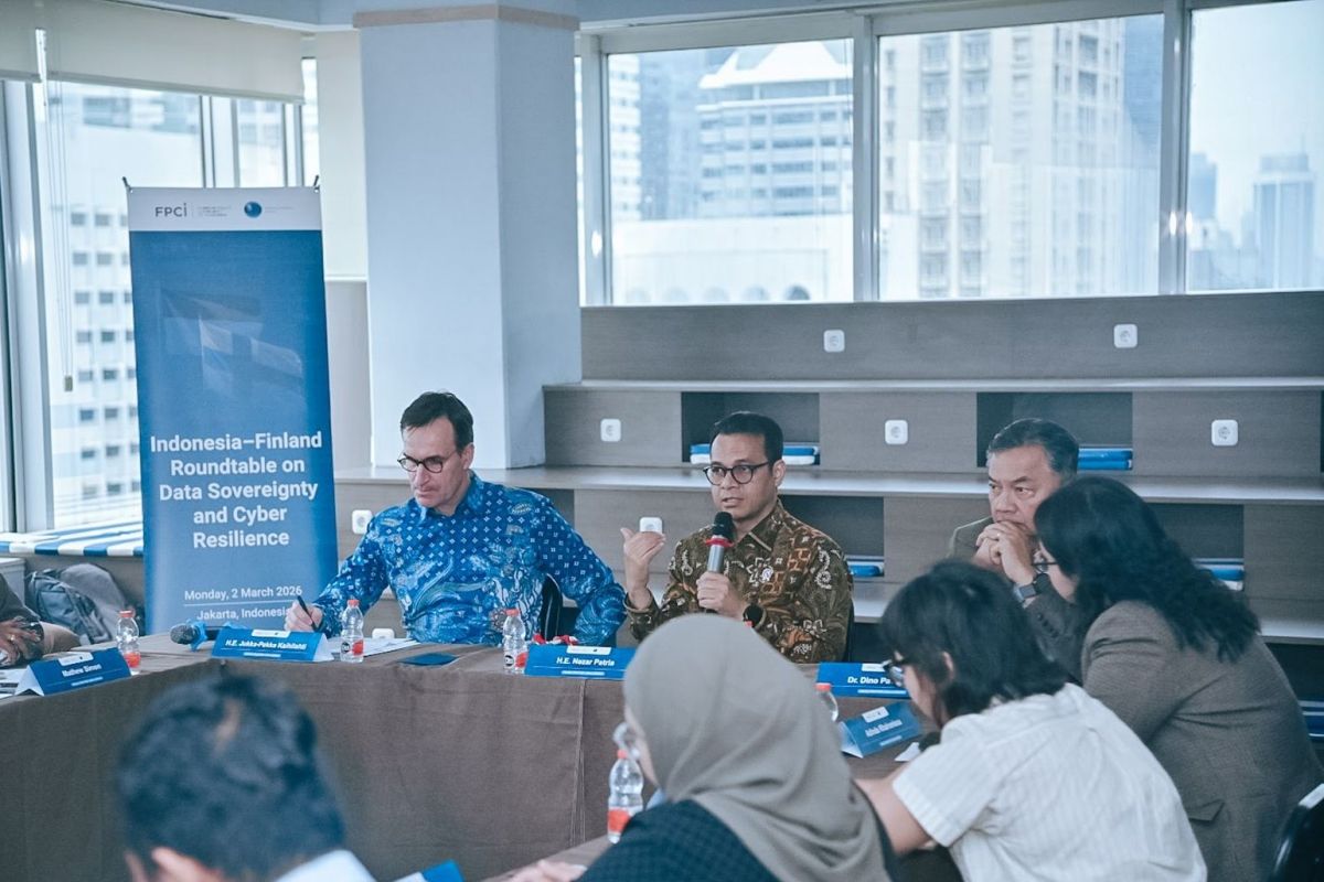 Nezar tegaskan perlindungan data masyarakat di tengah perkembangan AI
