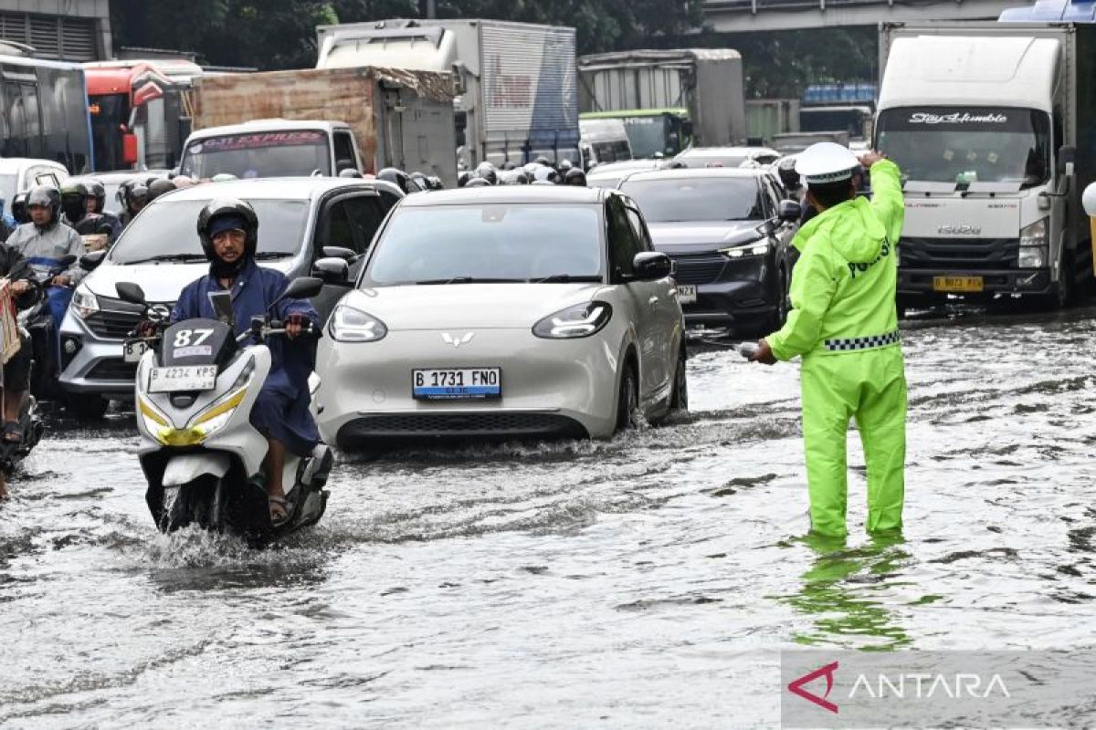 Minggu, sebagian Jakarta akan hujan sejak siang hingga sore