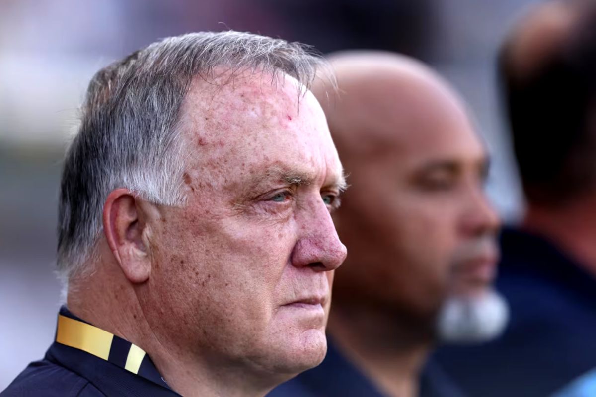 Dick Advocaat mundur dari timnas Curacao