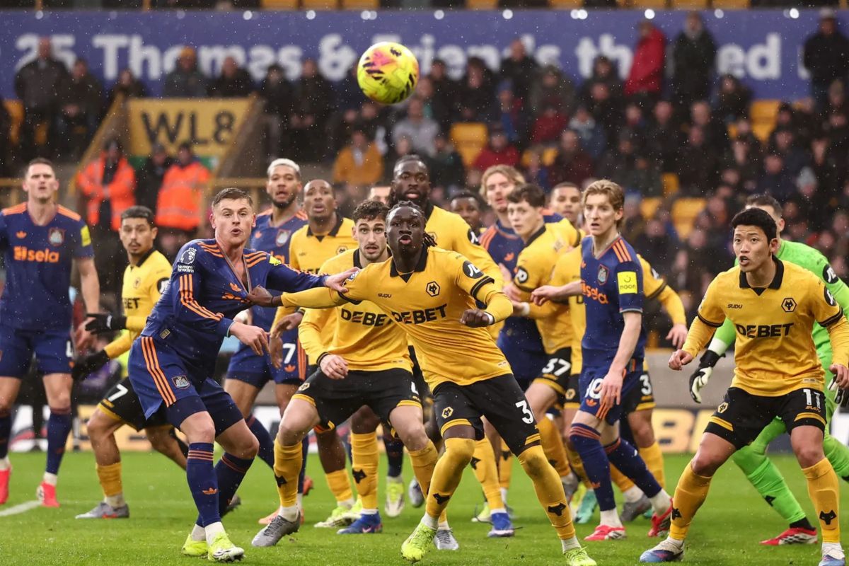 Newcastle diimbangi Wolves dengan skor 0-0