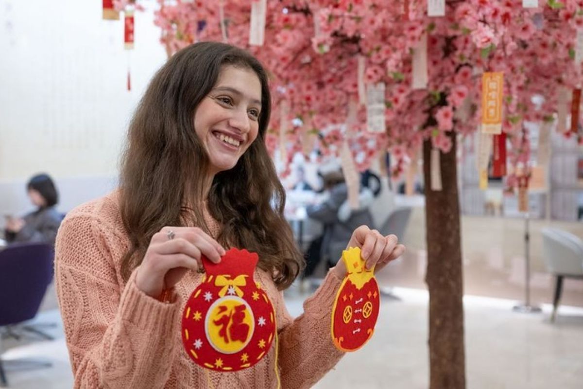 Merayakan festival musim semi di China jadi tren global baru