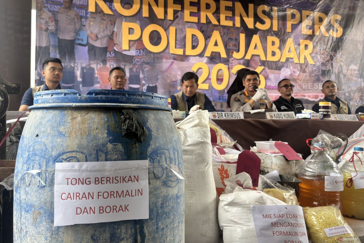 Polda Jabar bongkar pabrik mie mengandung formalin dan boraks di Garut