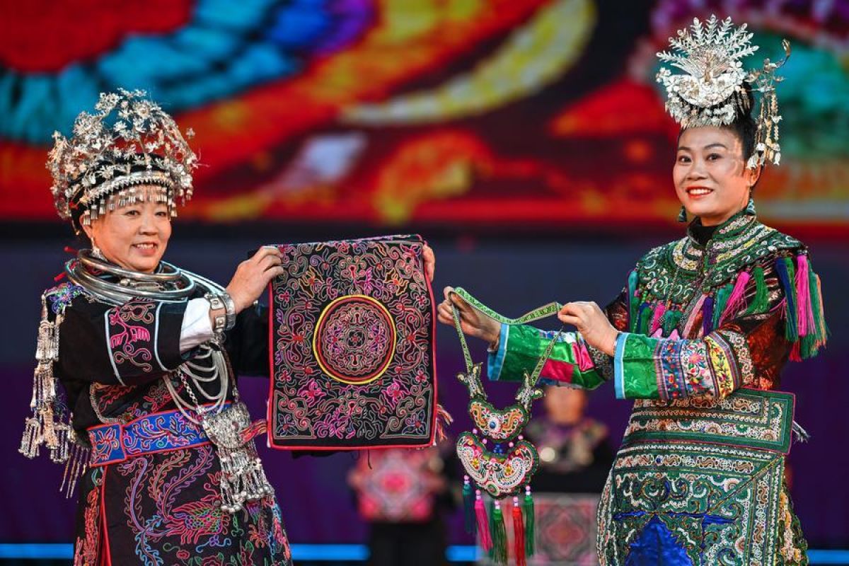 Acara gala desa di Provinsi Guizhou, China, tampilkan pesona lokal