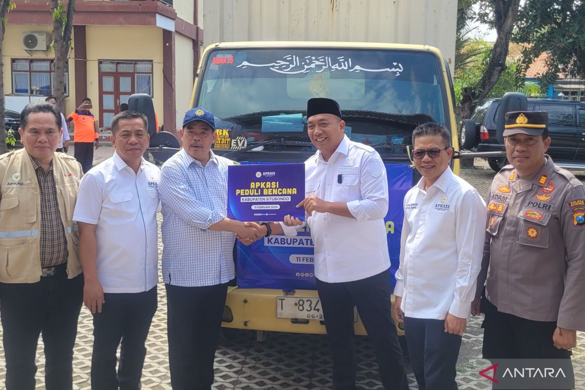Apkasi beri bantuan untuk korban banjir bandang di Situbondo