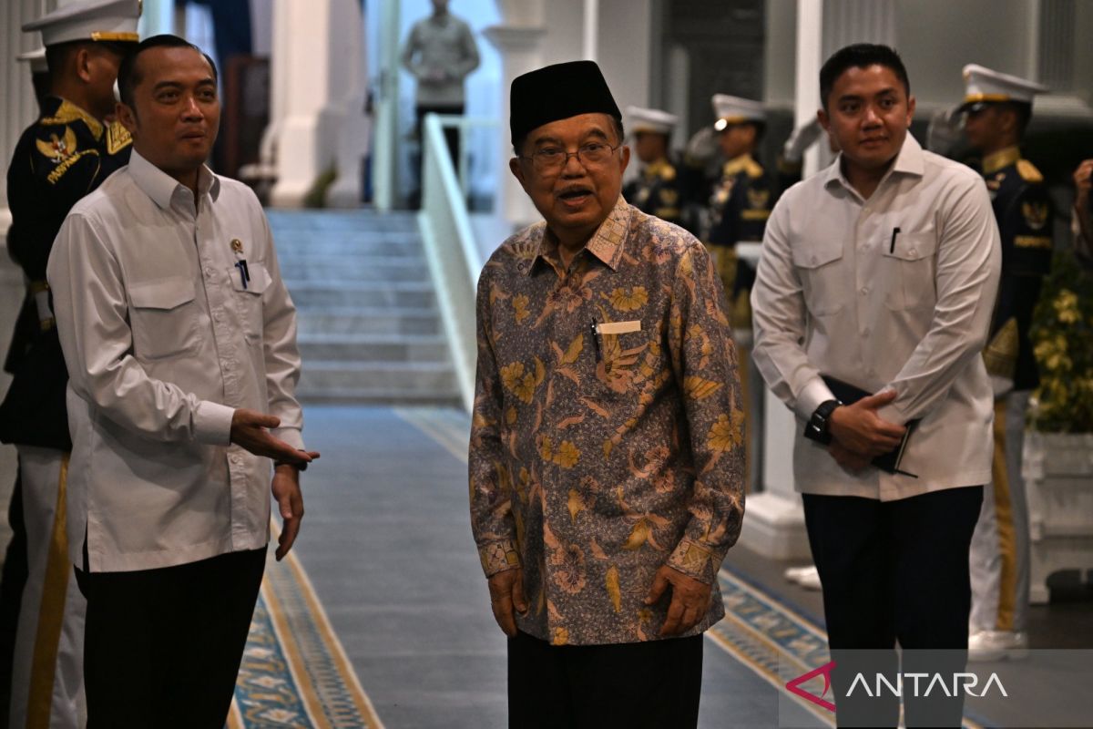Politik kemarin, Prabowo undang mantan Presiden hingga THR TNI-Polri
